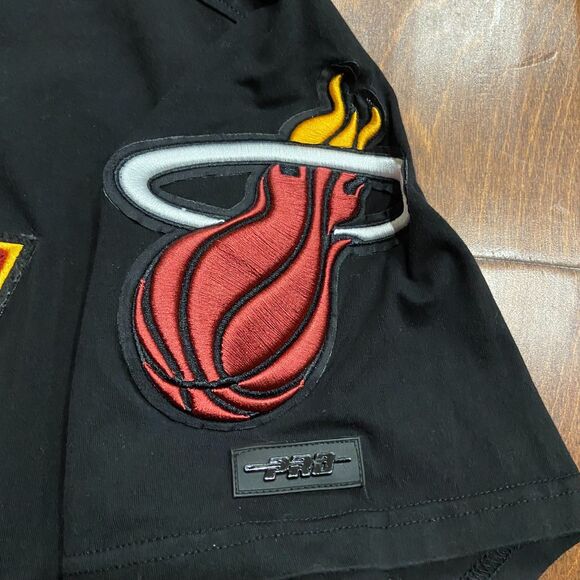 Pro Standard NBA Miami Heat Chenille Logo Embroidered Tee Black Men's Size XL - Picture 4 of 9